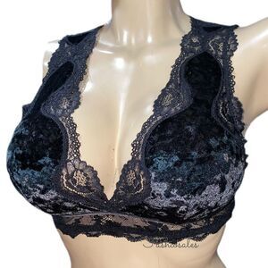 Victoria’s Secret LUXE Dream Angels Velvet with Lace bralette bra black Medium